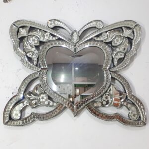MG 018023 Bathroom Heart Mirror