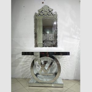 MG 006257 LV Mirror Console Furniture