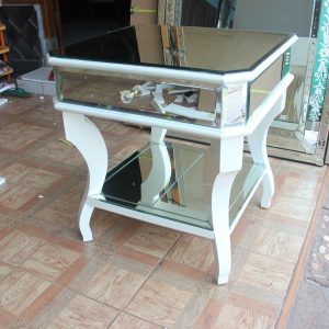 MG 006254 Mirrored Nakas White