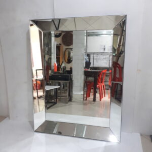 MG 004625 Beveled Rectangle Mirror Baki