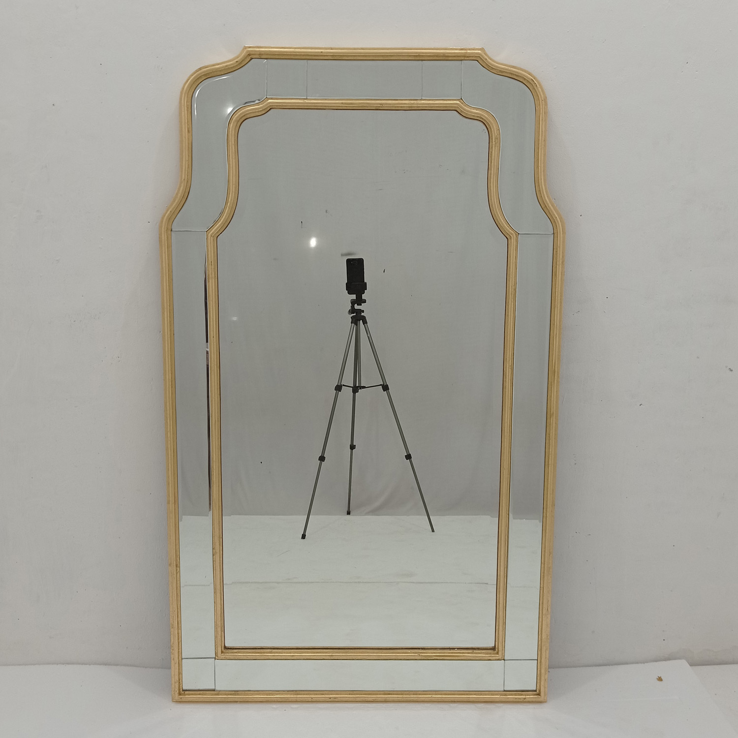 MG 004711 Wooden Wall Mirror List Frame Gold