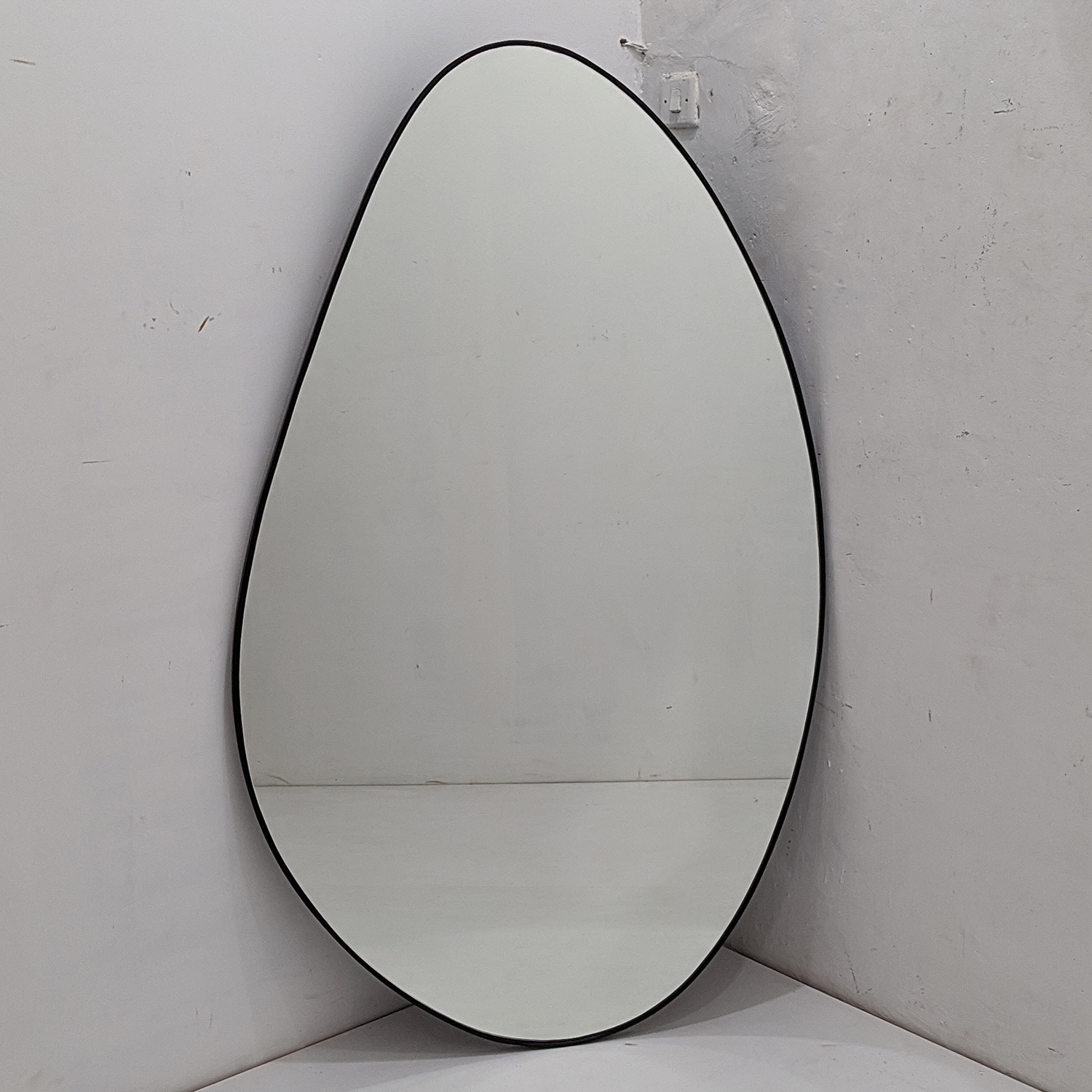 MG 004762 Organic Mirror Large Matt Black