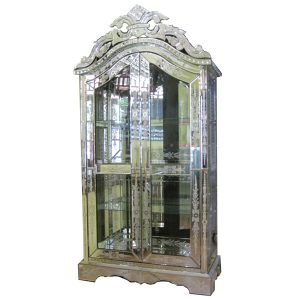 MG 006037 Wardobe Mirror With Crown