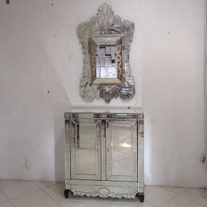 MG 006290 Mirrored Furniture