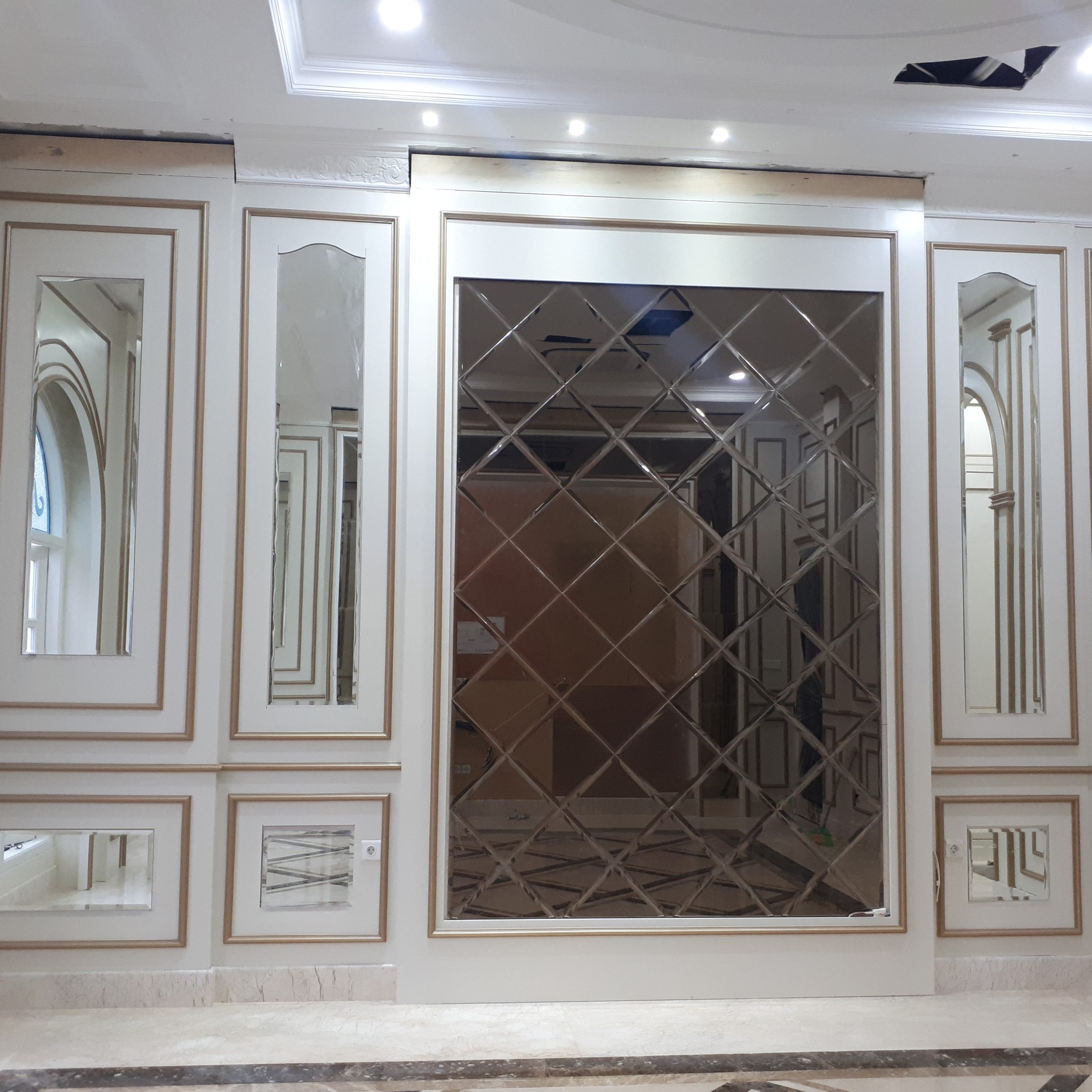 MG 065001 Master bedroom with brown mirror beveled