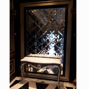 MG 065002 Bevel mirror wajik di corridor